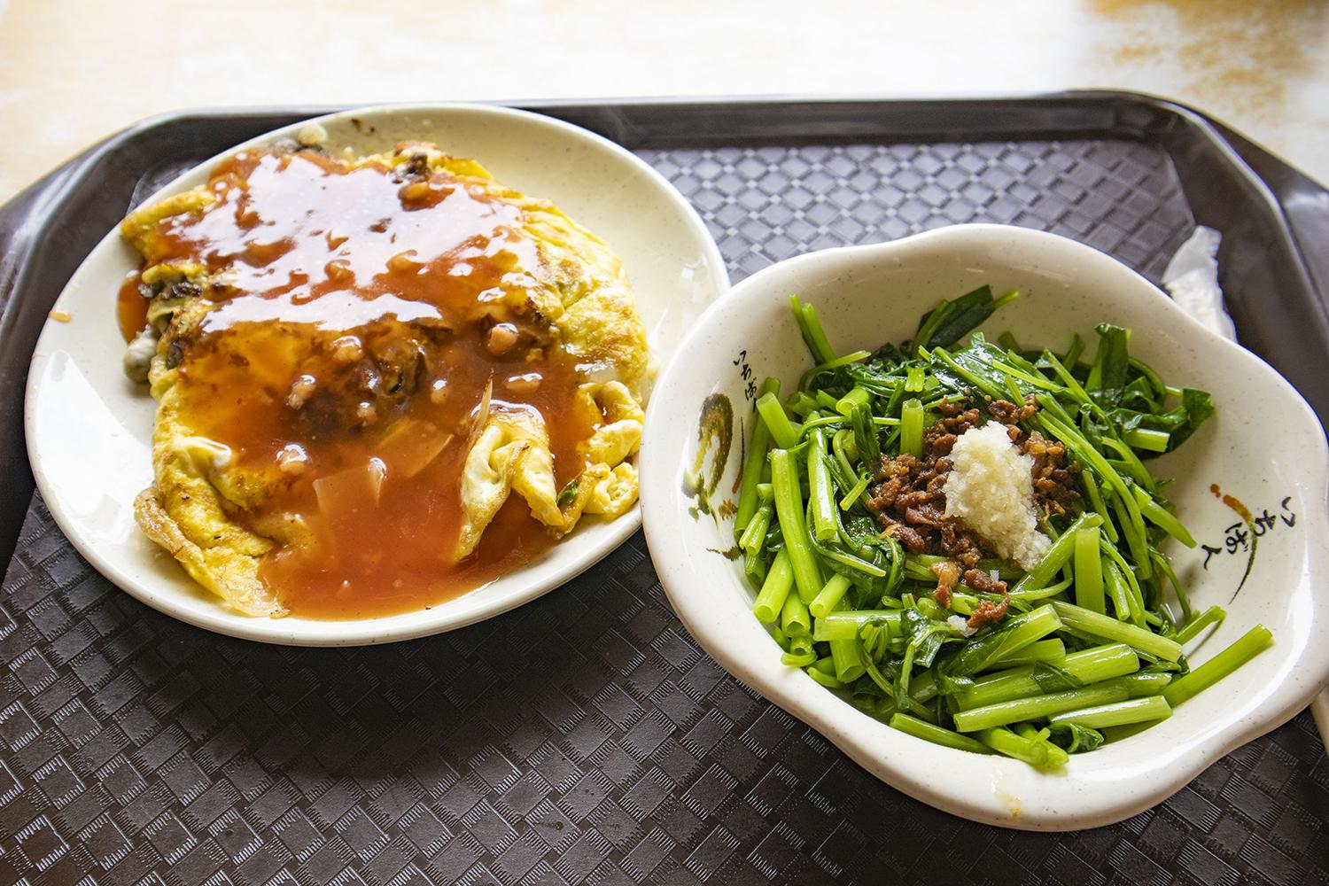 陳家蚵捲の牡蠣オムレツと空芯菜炒め