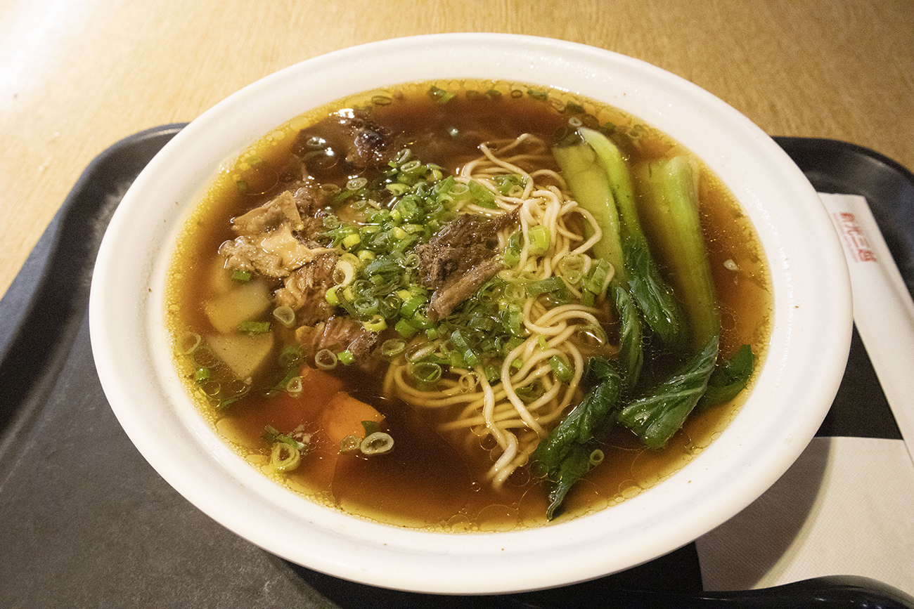 新光三越左営店フードコートの牛肉麺